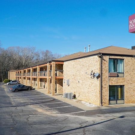 Southern Inn And Suites Spartanburg Esterno foto