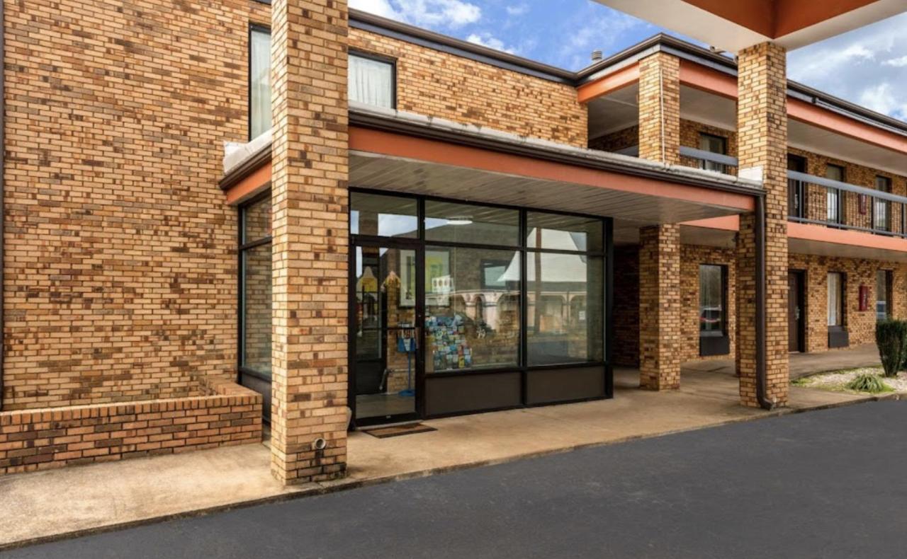 Southern Inn And Suites Spartanburg Esterno foto