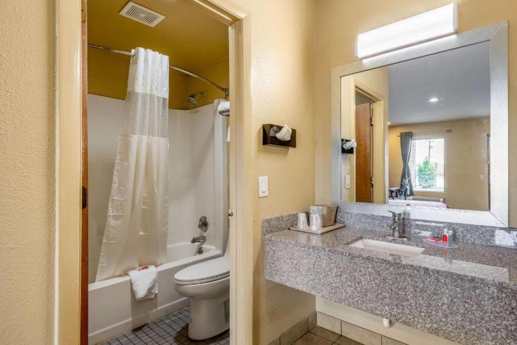 Southern Inn And Suites Spartanburg Esterno foto