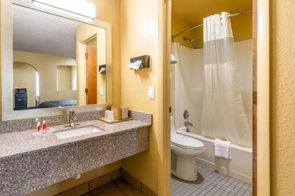 Southern Inn And Suites Spartanburg Esterno foto